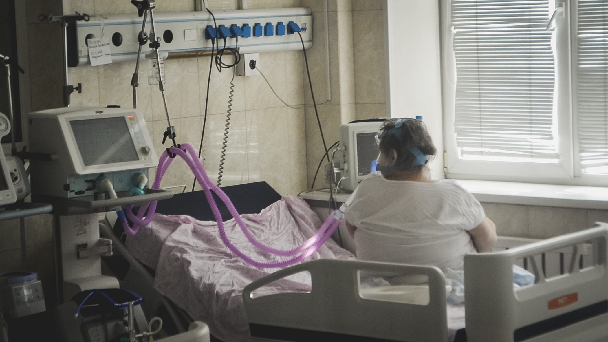 Медсестра недоглядела за наличием воды в концентраторе для подачи кислорода