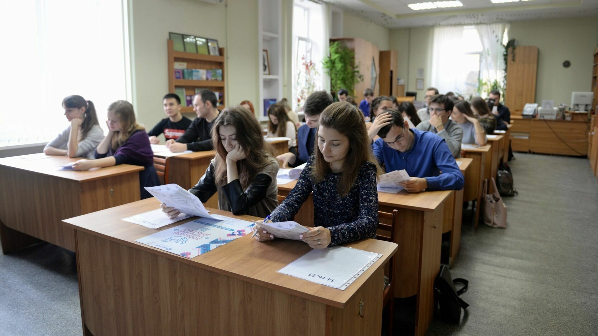 Выпускники Югры могут учиться и работать по программе «Кадровый резерв» от «Синергии»
