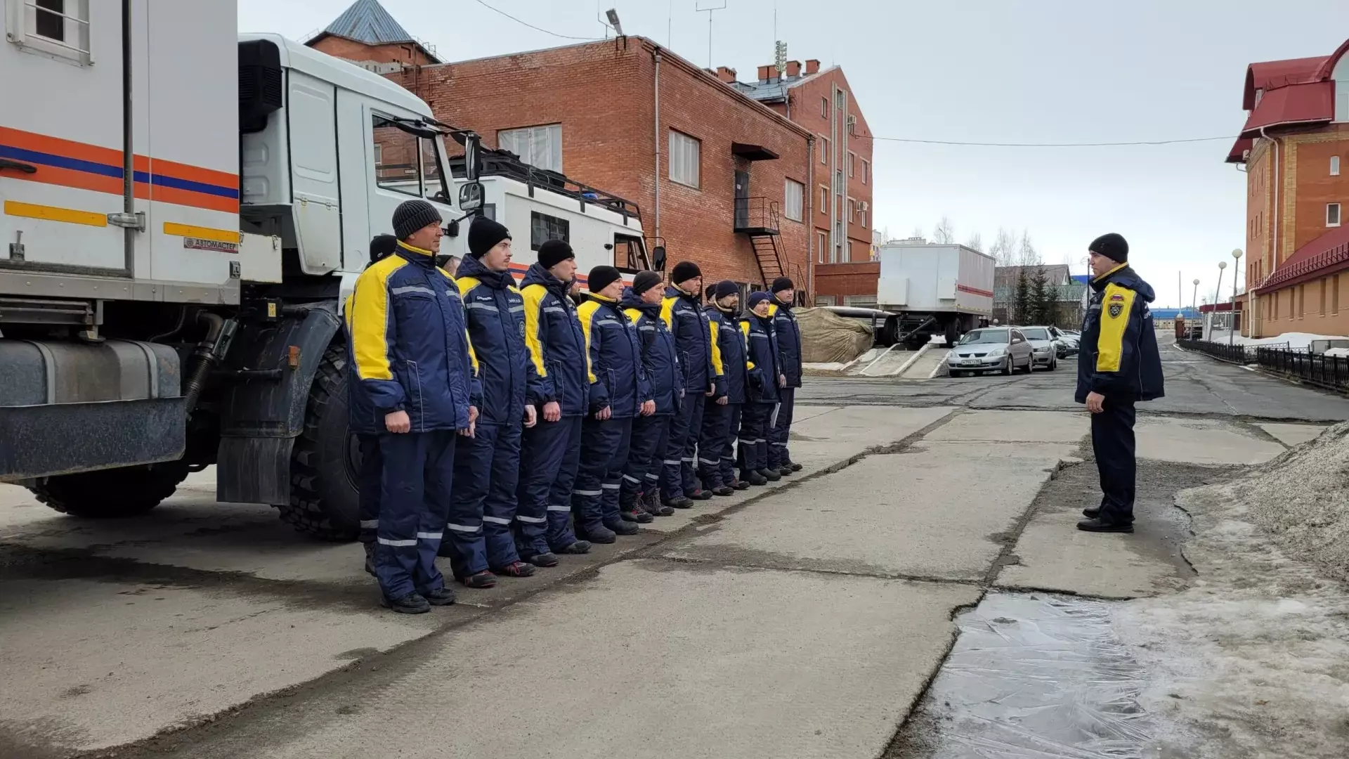 В Ханты-Мансийском районе саперы начали взрывать лед