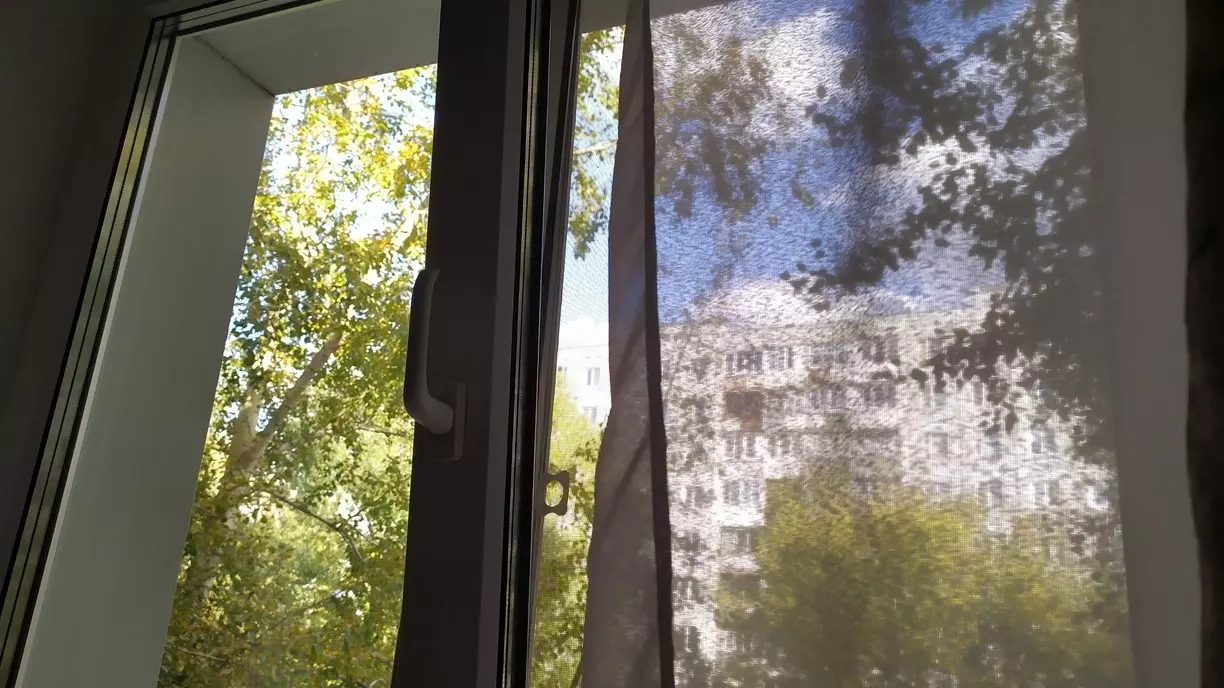 В Сургуте двухлетний ребёнок выпал из окна 5 этажа
