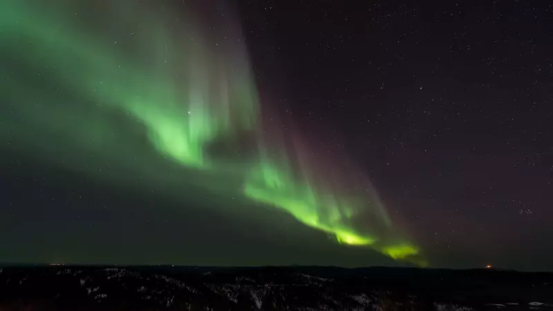 Зеленая спираль. Югорчане увидели не только северное сияние, но и НЛО в небе