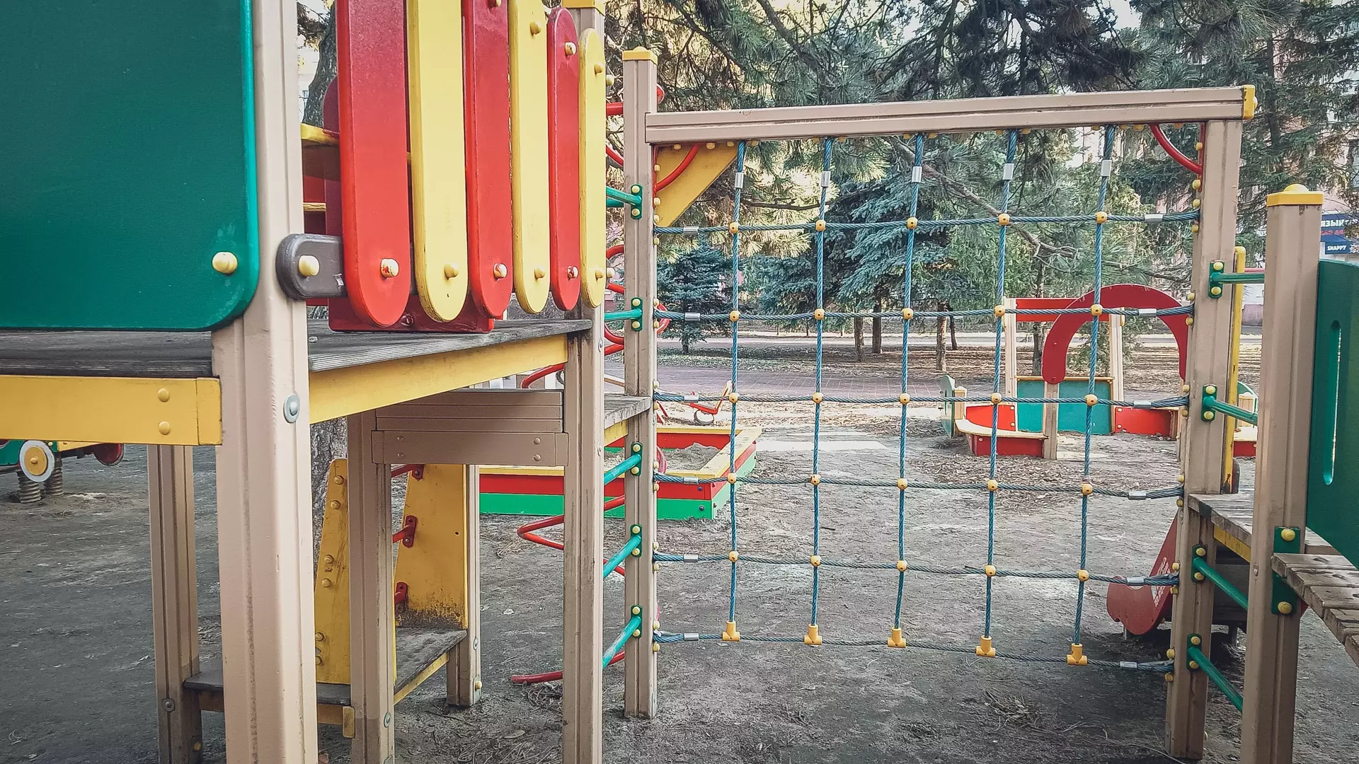 На детской площадке в Нижневартовске женщина избила чужого ребенка