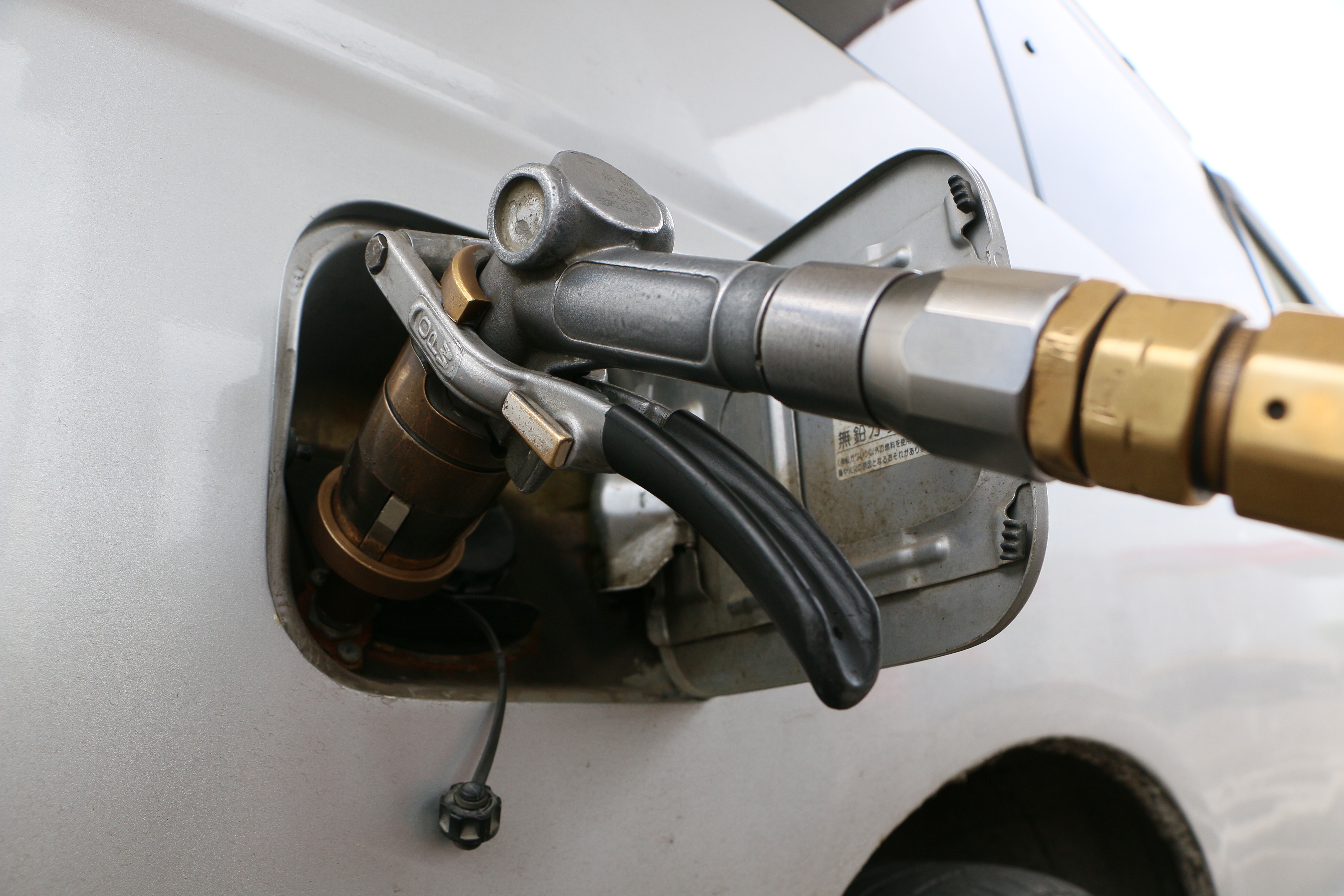 В Югре дешевеет газ на автозаправках