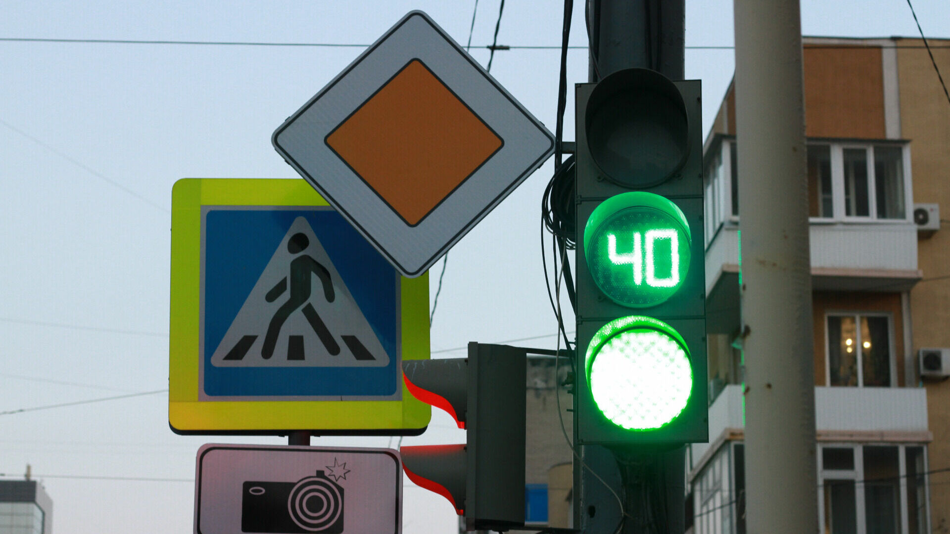 В Сургуте из-за странной работы светофоров произошел транспортный коллапс