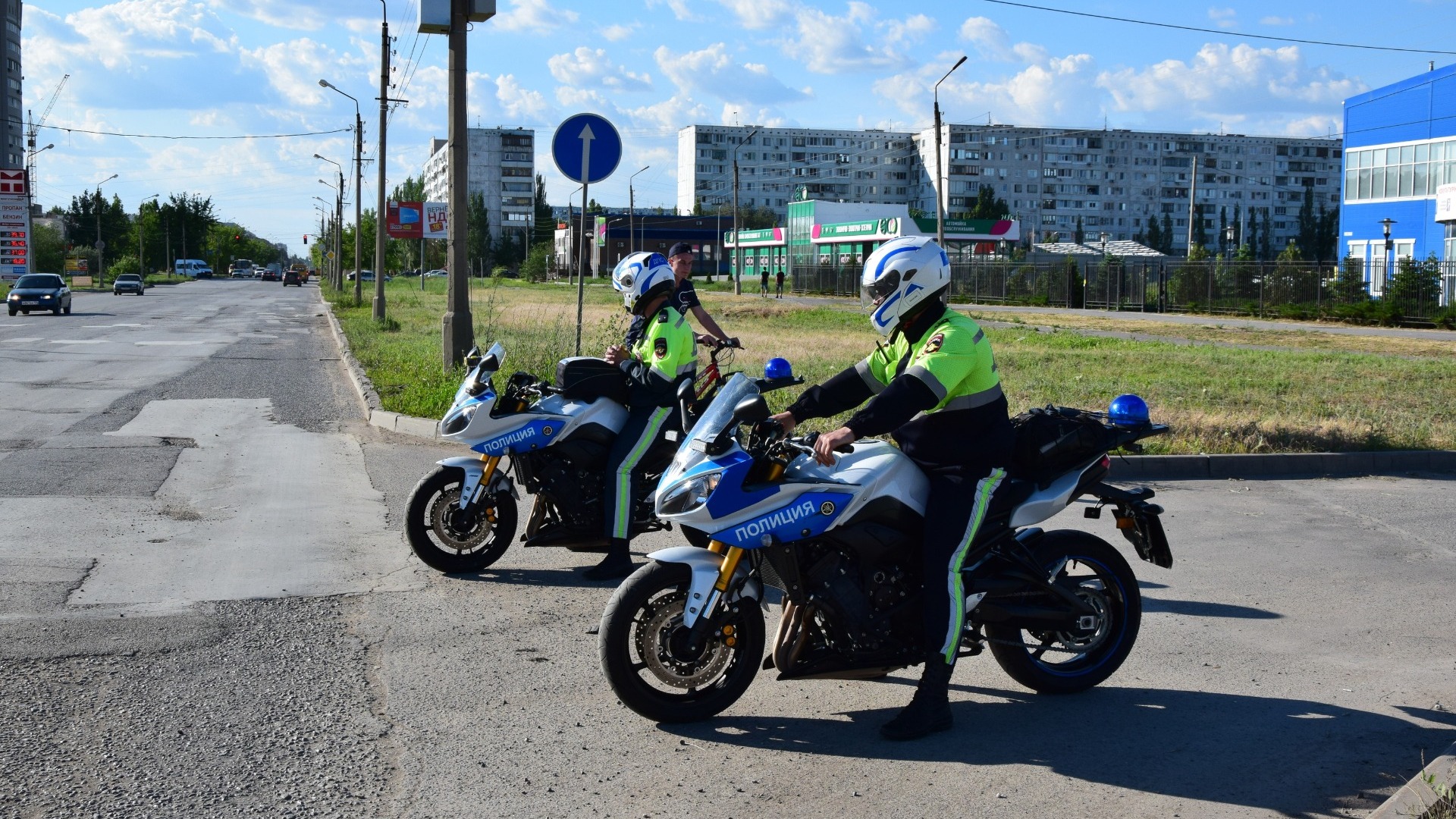 В Ханты-Мансийске в аварии пострадали два мотоциклиста и пассажирка