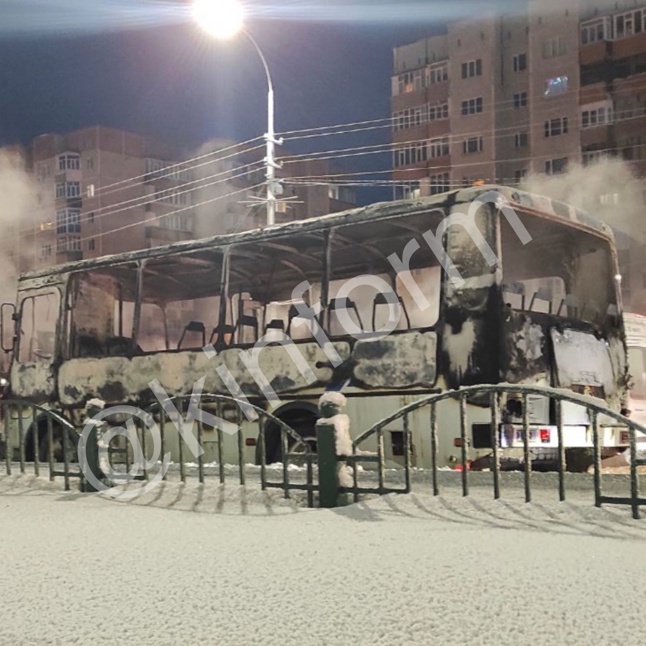 В Сургуте утром 9 декабря сгорел автобус