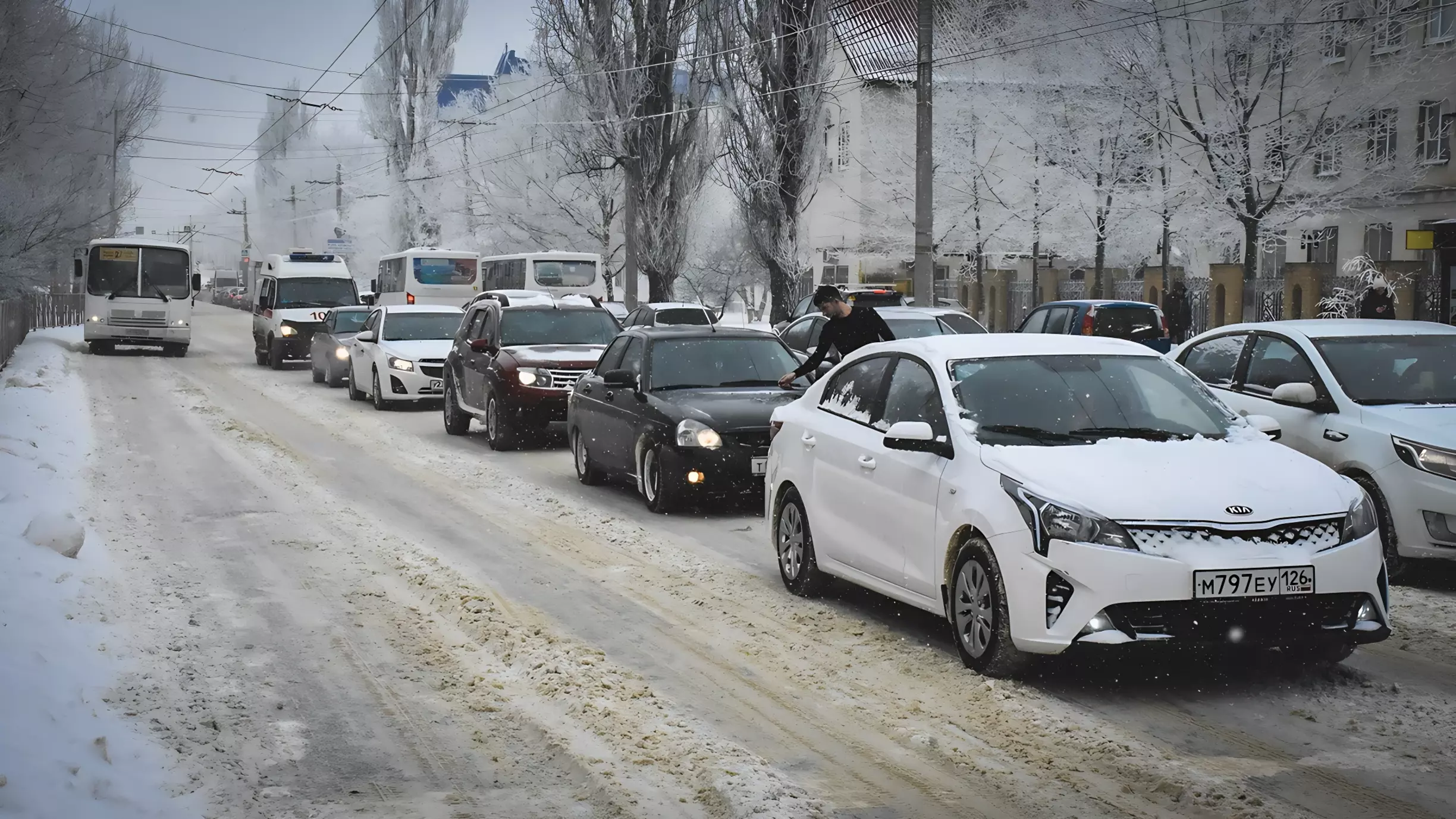 В Ханты-Мансийске подрядчик срывает планы по уборке снега