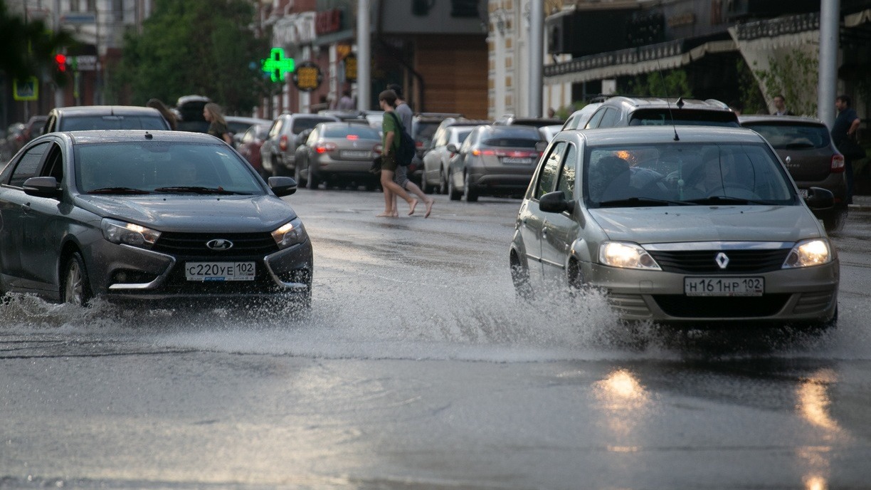 Город в ХМАО затопило за считанные минуты после ливня