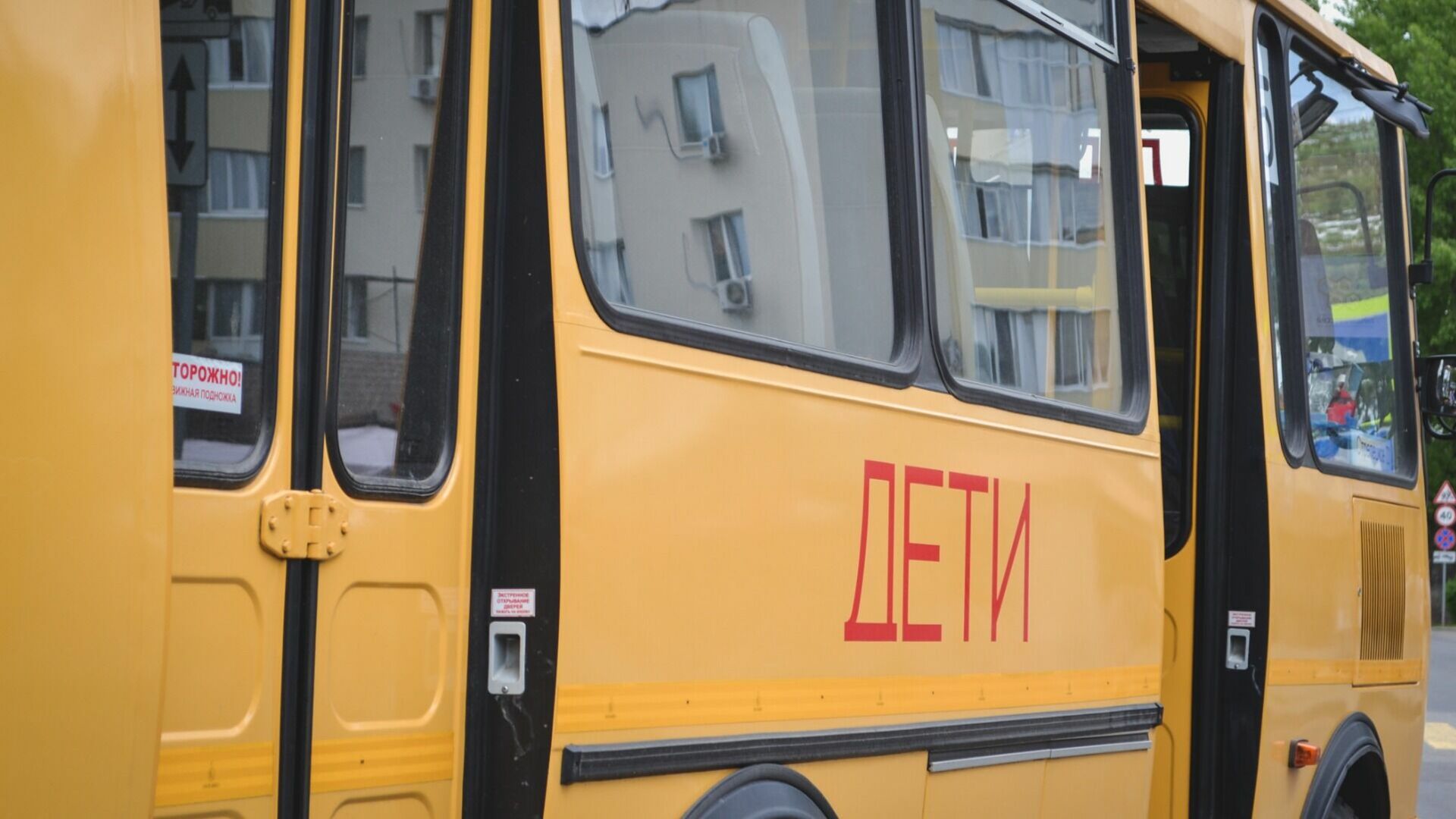 История с запертой в автобусе школьницей в Сургуте получила продолжение