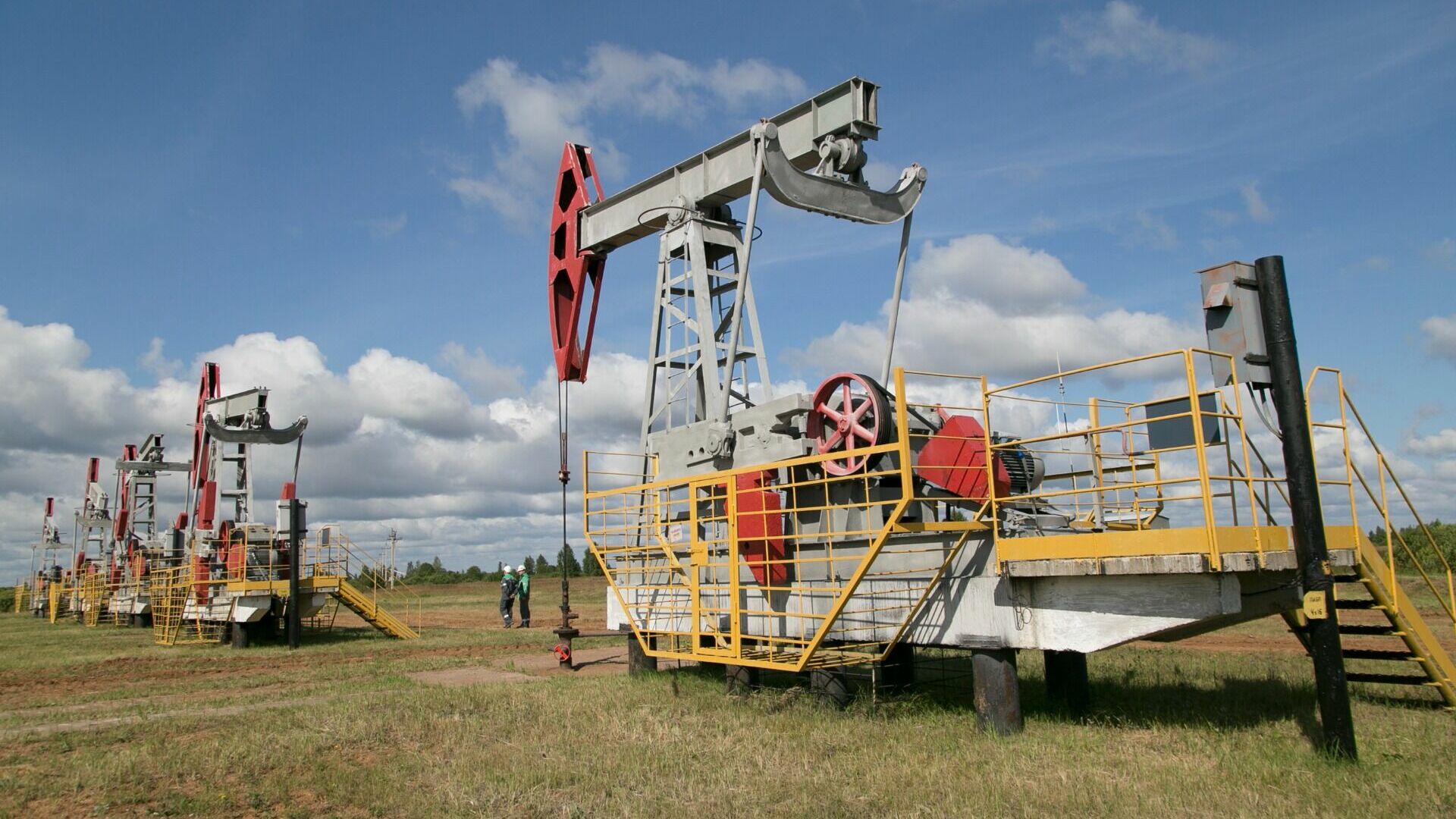 Власти ХМАО передадут нефтяникам 21 участок недр для добычи полезных ископаемых