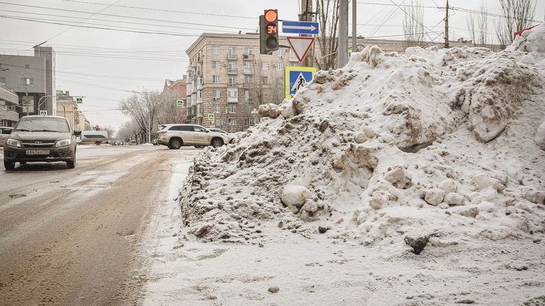 Из-за нехватки рабочих в Сургуте возникли проблемы при уборке снега