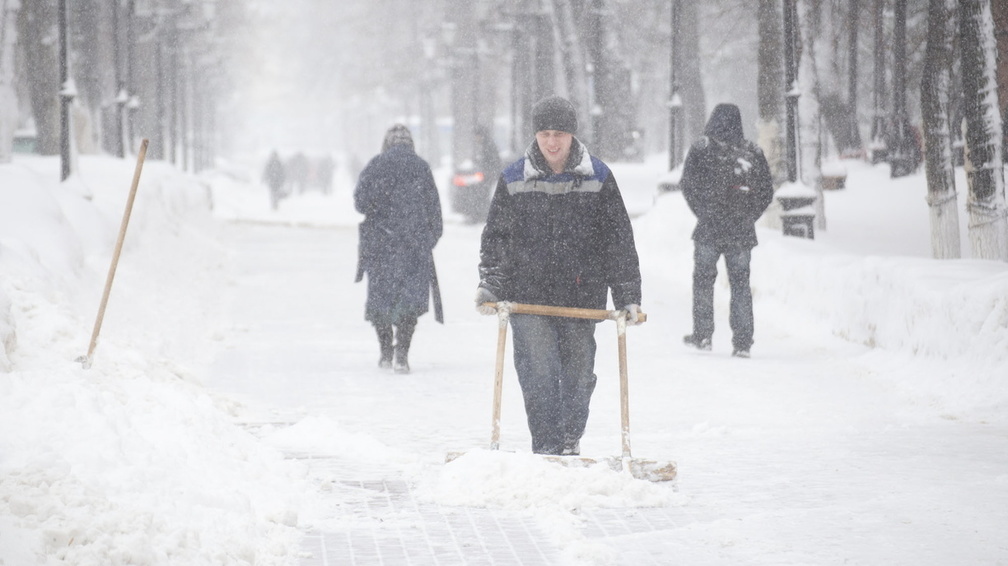 Ханты-Мансийцы призвали очистить от снега микрорайон «Восточный»