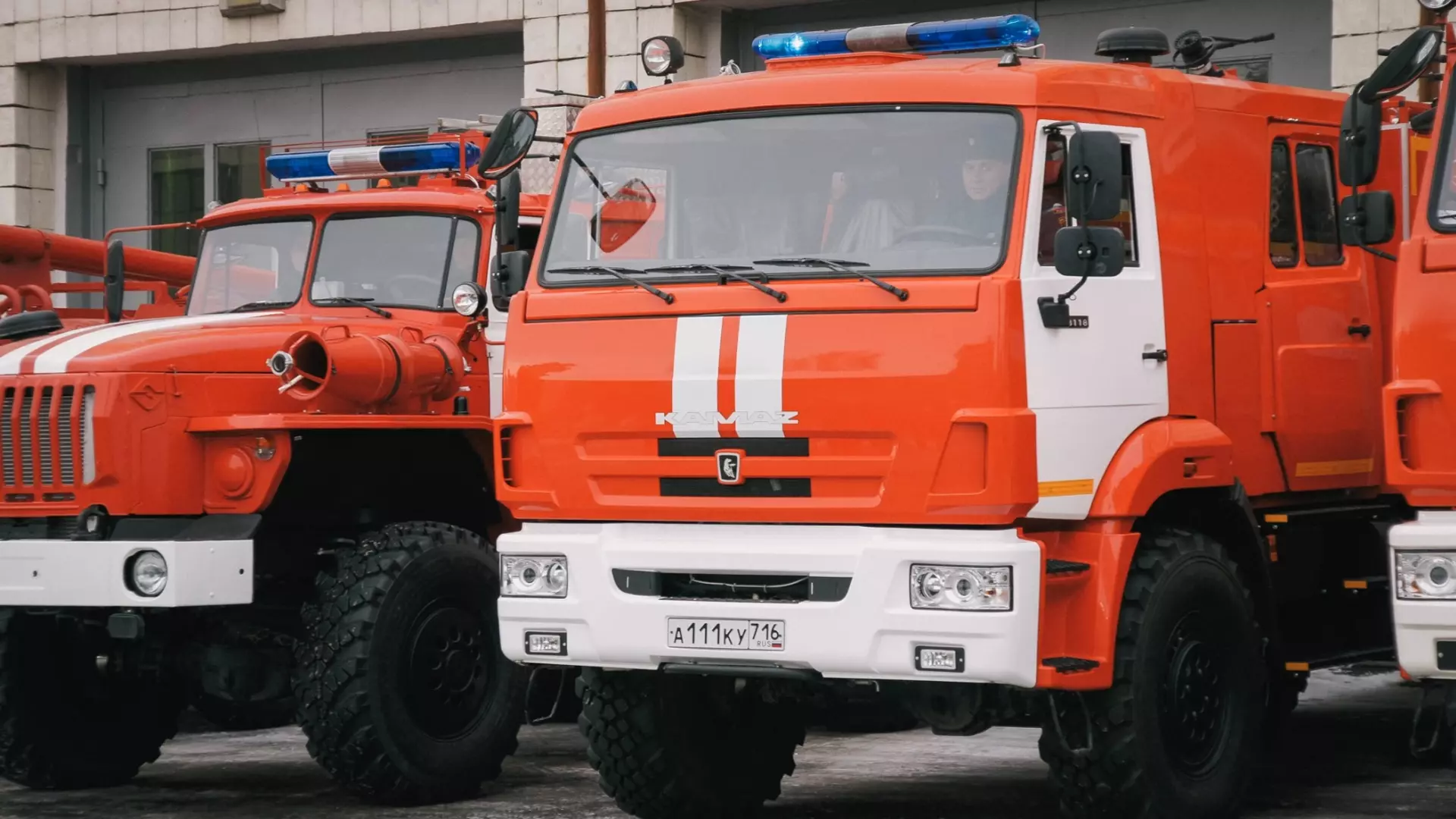 В Нижневартовске при пожаре в магазине спасли имущество на 25 млн рублей