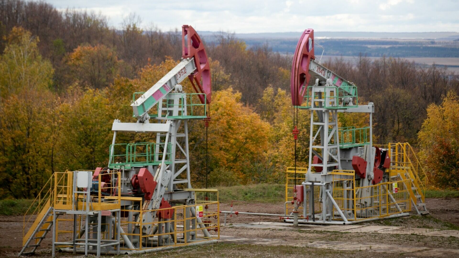 Нефтяной компании из ХМАО запретили передавать права на разработку месторождений