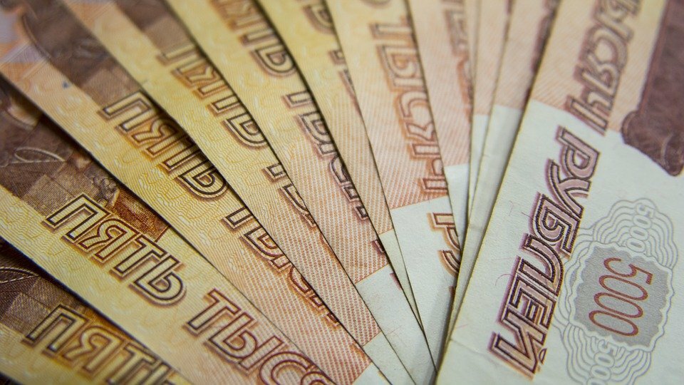 2 млн рублей заплатит компания 7 мурманчанам за желтую краску на автомобилях