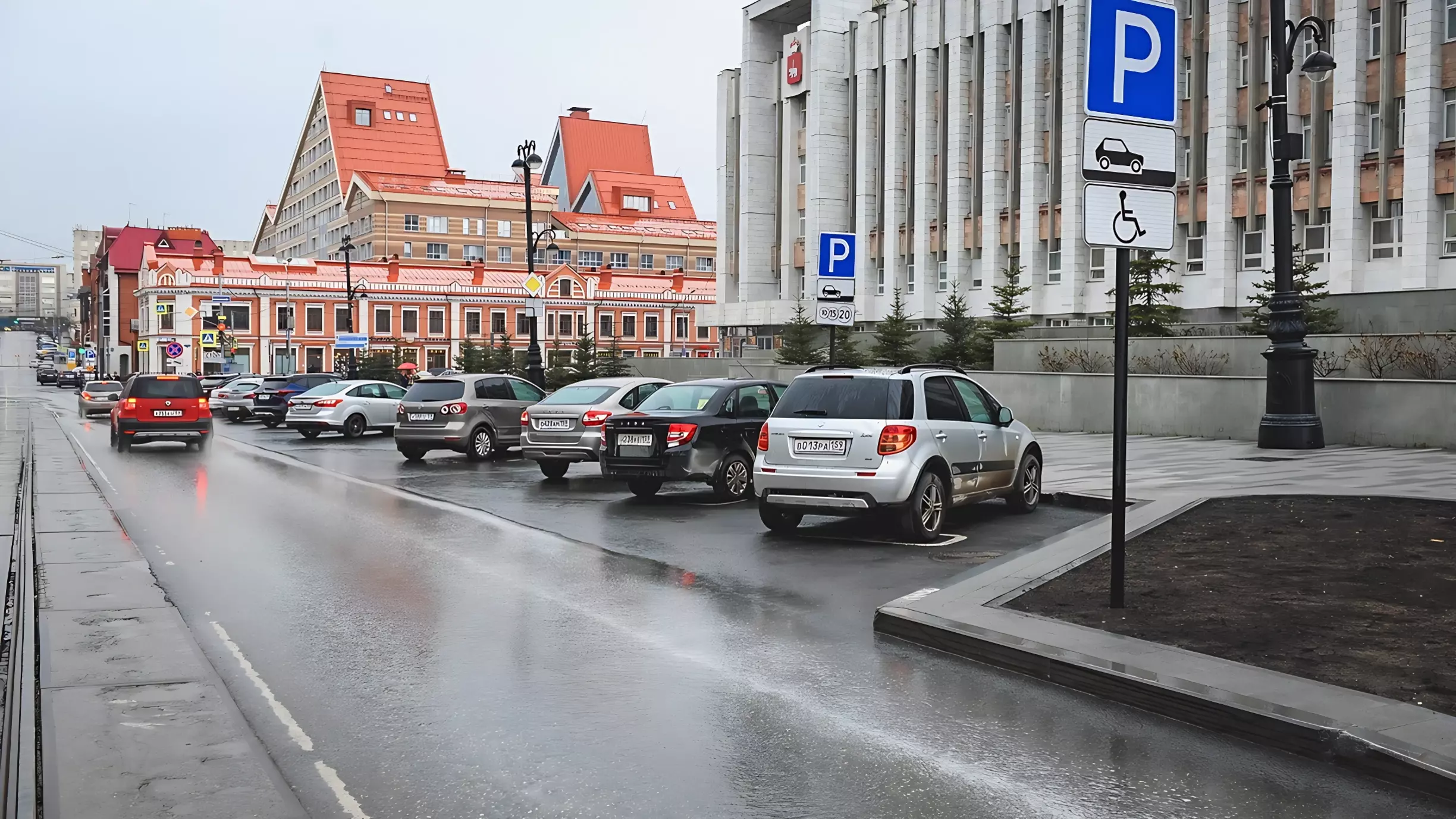 В Сургуте будут круглосуточно охраняться автомобили участников СВО