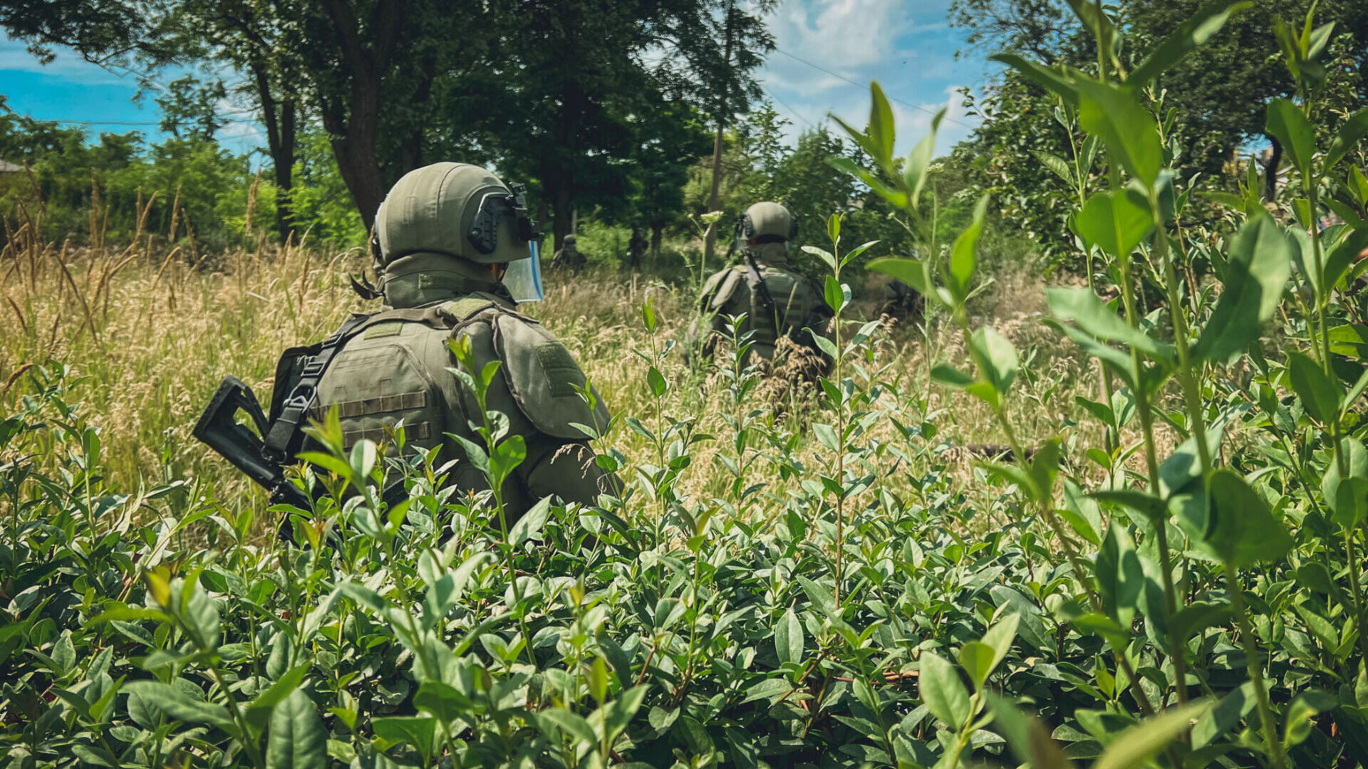 Бойцы Югры сняли на видео место проживания в зоне боевых действий