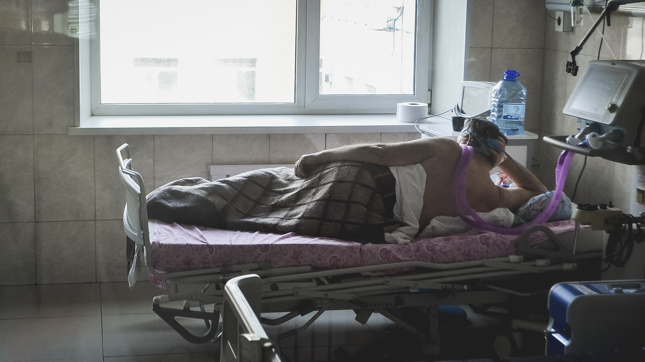 В Красноярске 100% коек для больных COVID-19 в краевой больнице занято