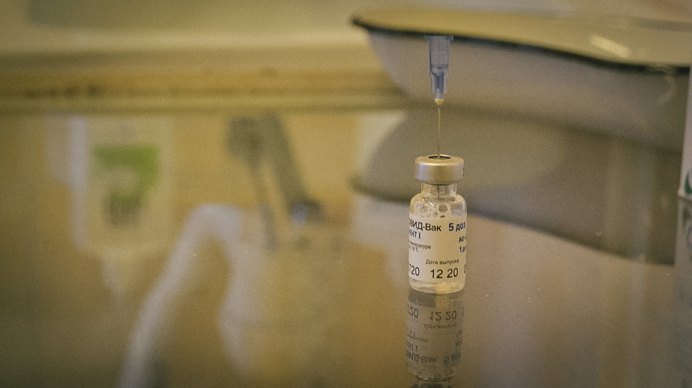 В Югру скоро поступит 150 тысяч доз вакцины от ковида