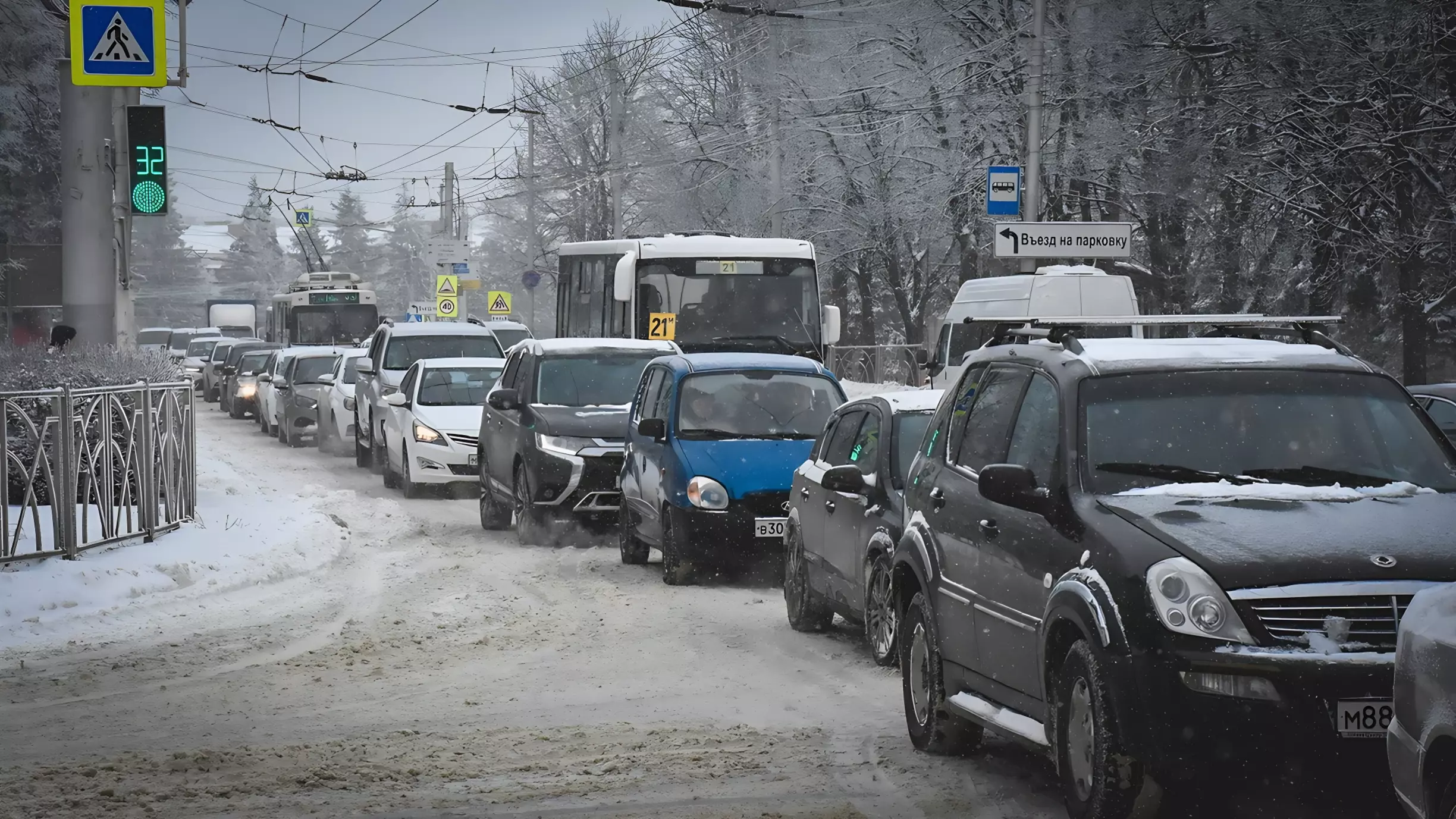 Власти Нефтеюганска оштрафовали подрядчика за неубранный снег