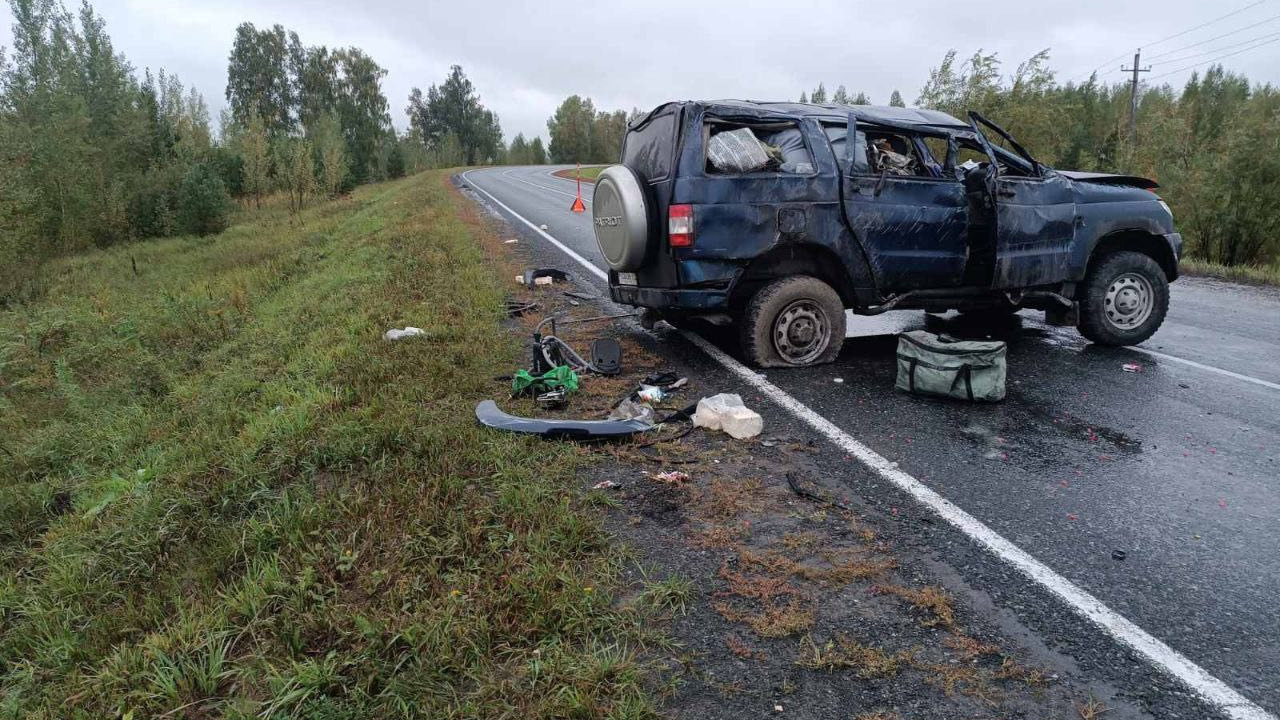 На трассе Тюмень-Ханты-Мансийск перевернулся внедорожник, погиб пассажир