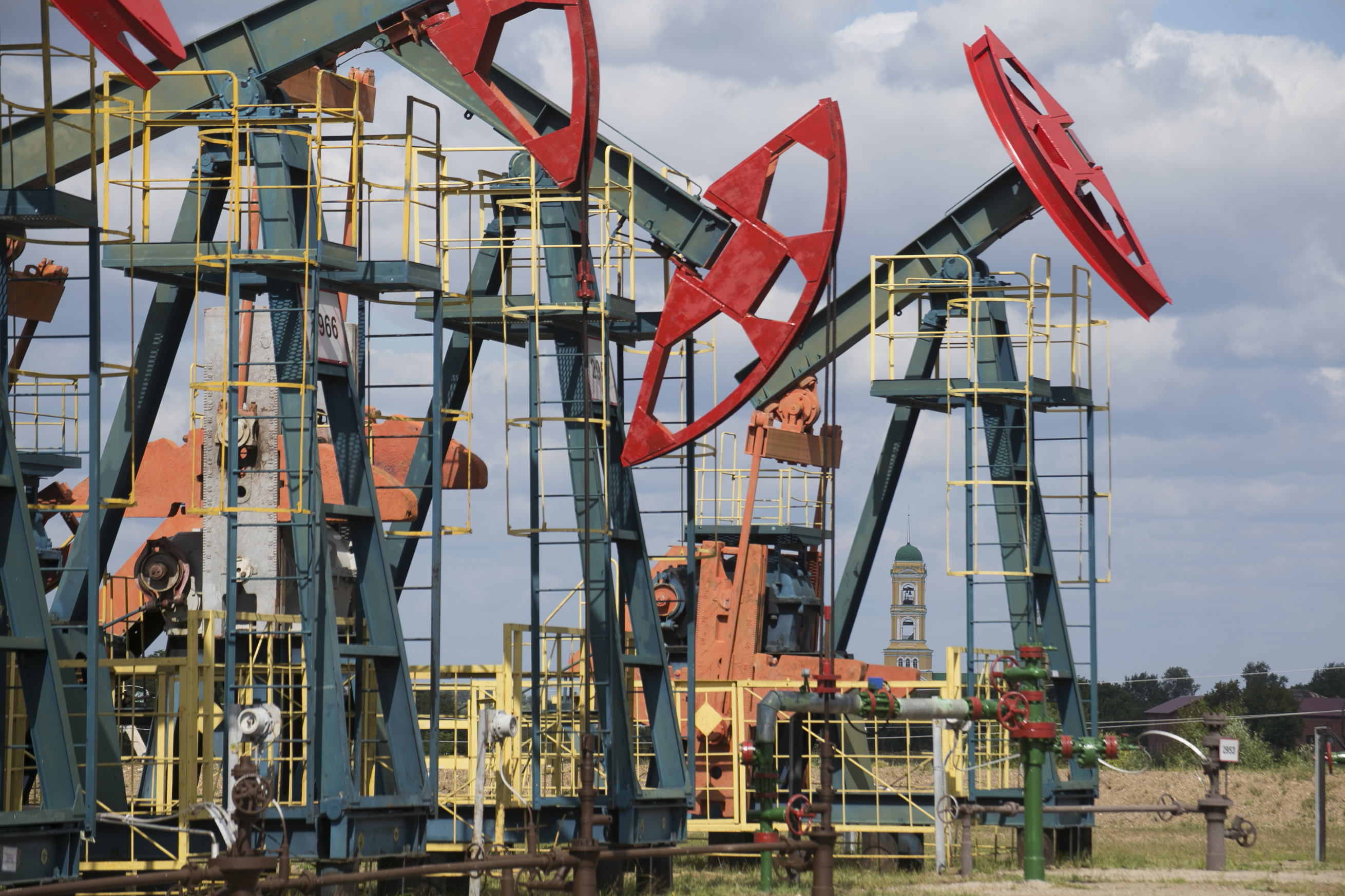 Как европейское эмбарго на нефть скажется на ХМАО и ЯНАО?