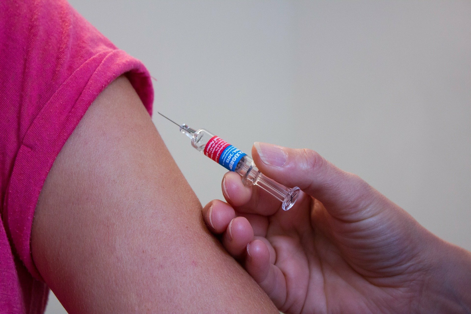 В Красноярском крае за один день прививку от COVID-19 поставили 10 тысяч человек