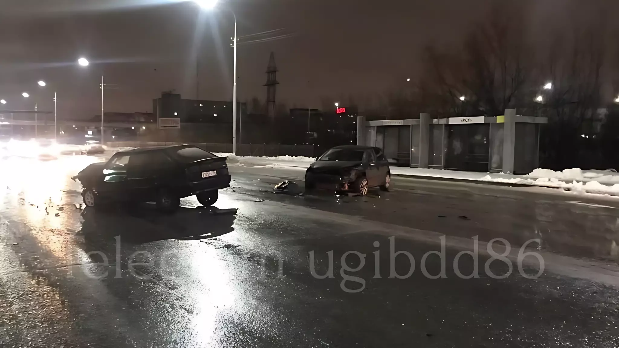 В Сургуте молодой водитель «ВАЗ» спровоцировал ДТП с пострадавшими
