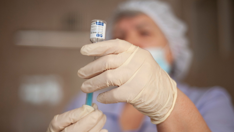 В ЯНАО доставили вторую партию вакцины от коронавируса для подростков