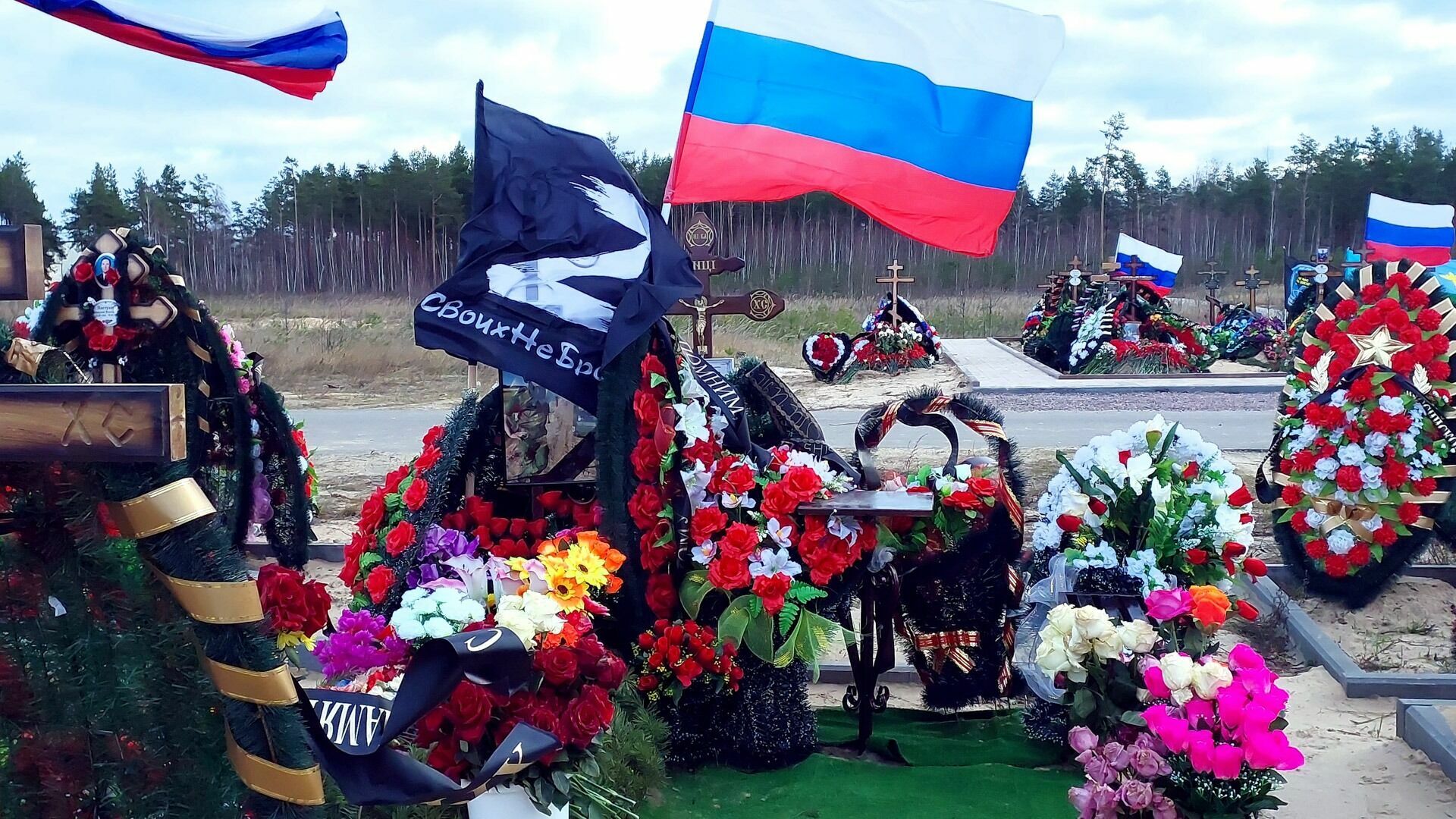 На Березовском кладбище нашли захоронения бойцов ЧВК "Вагнер" 