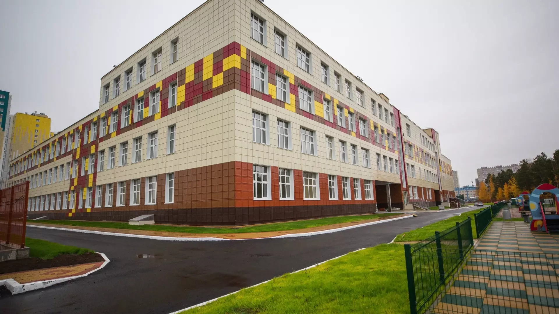 В Сургуте до конца года завершат строительство школы в 42 микрорайоне
