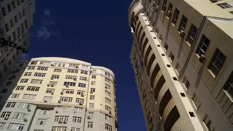 Многоэтажка в Сургуте, где проживает более 500 человек, оказалась в очаге кори