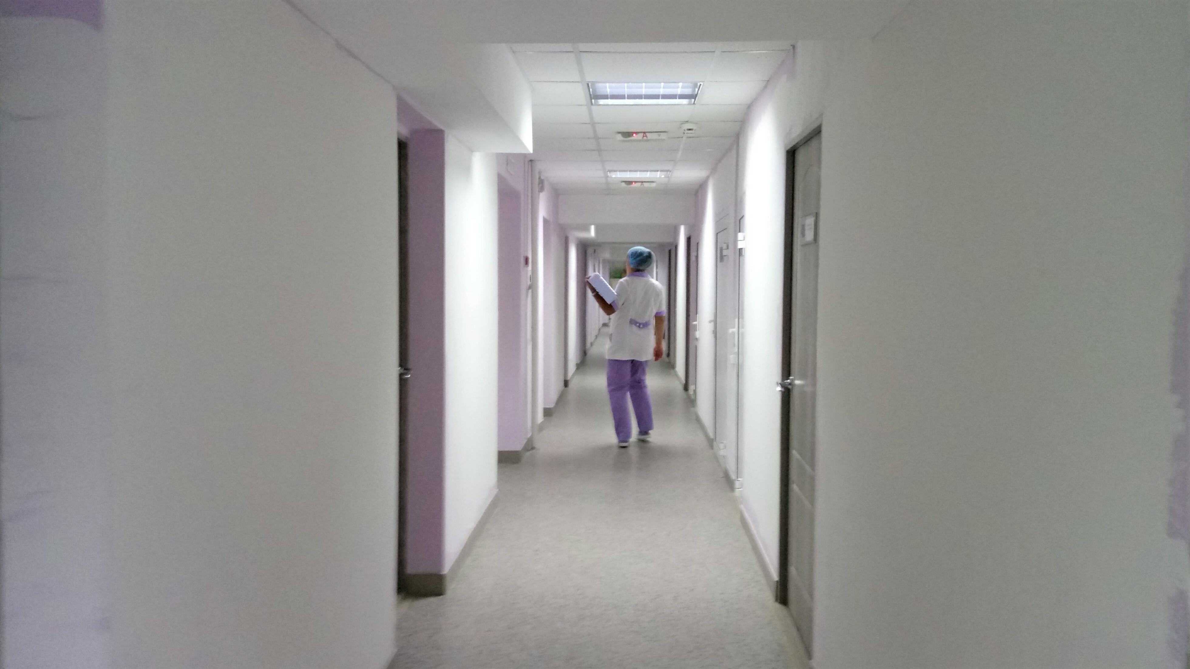 Рассказывавшую об унижениях на работе медсестру в ХМАО обвинили в воровстве