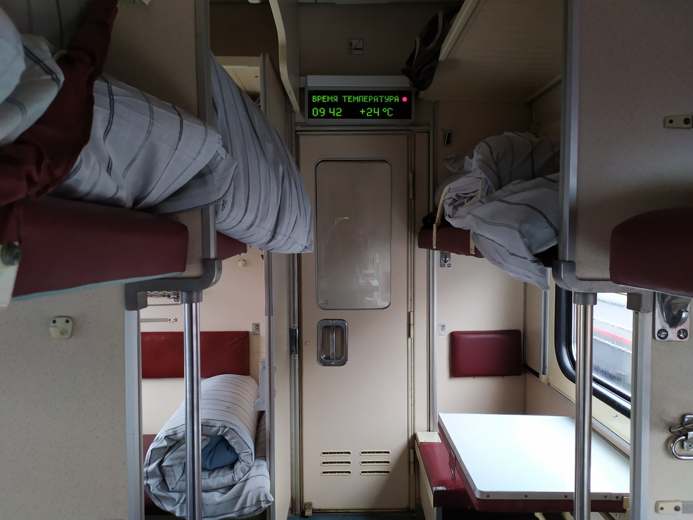 Власти ХМАО будут отправлять детей на юг поездами