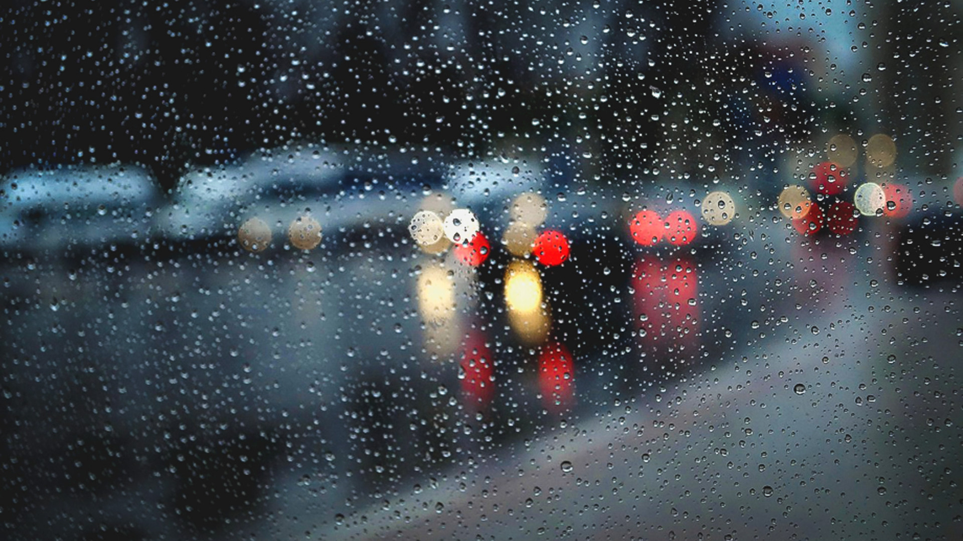 Дожди не отступают и продолжают заливать города ХМАО