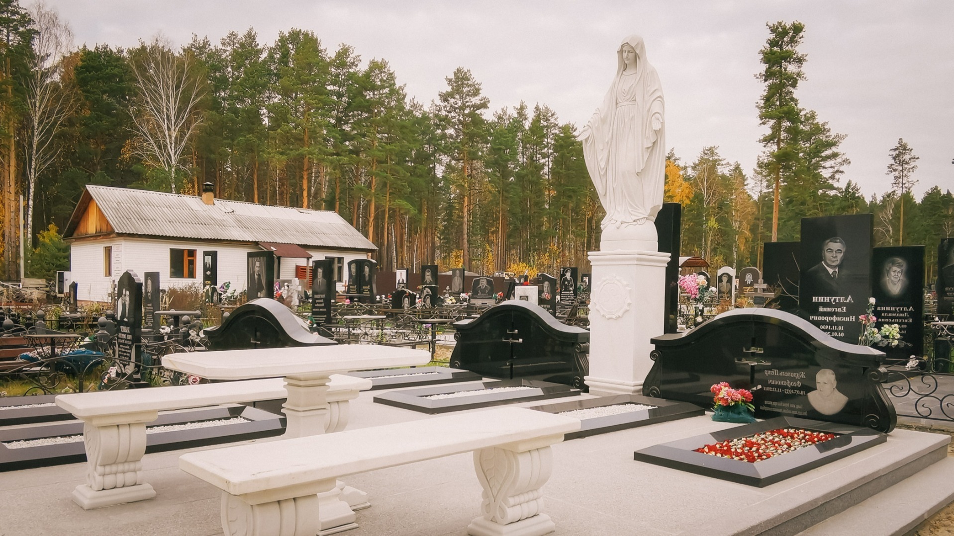 В Сургуте бесплатное место на кладбище незаконно продали за 75 тысяч рублей