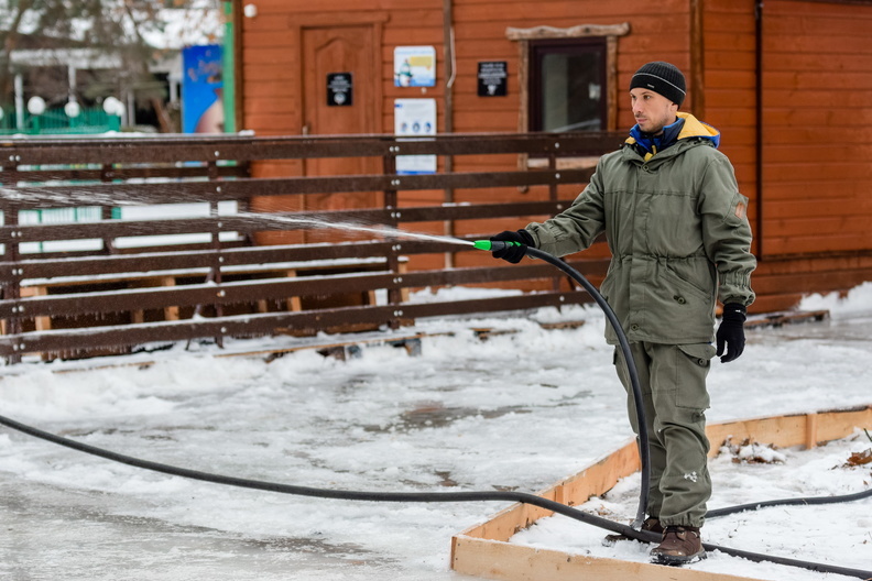 В парке Ханты-Мансийска обустроили бесплатный каток