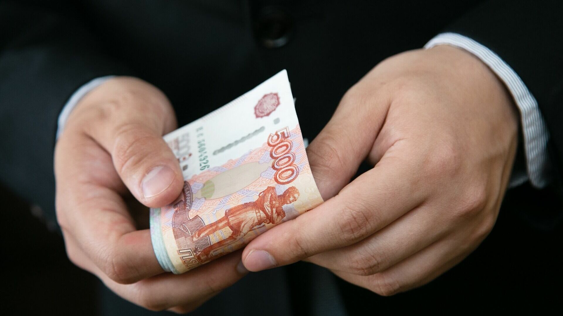 Чиновники из ХМАО за работу в ДНР и ЛНР получат двойную зарплату