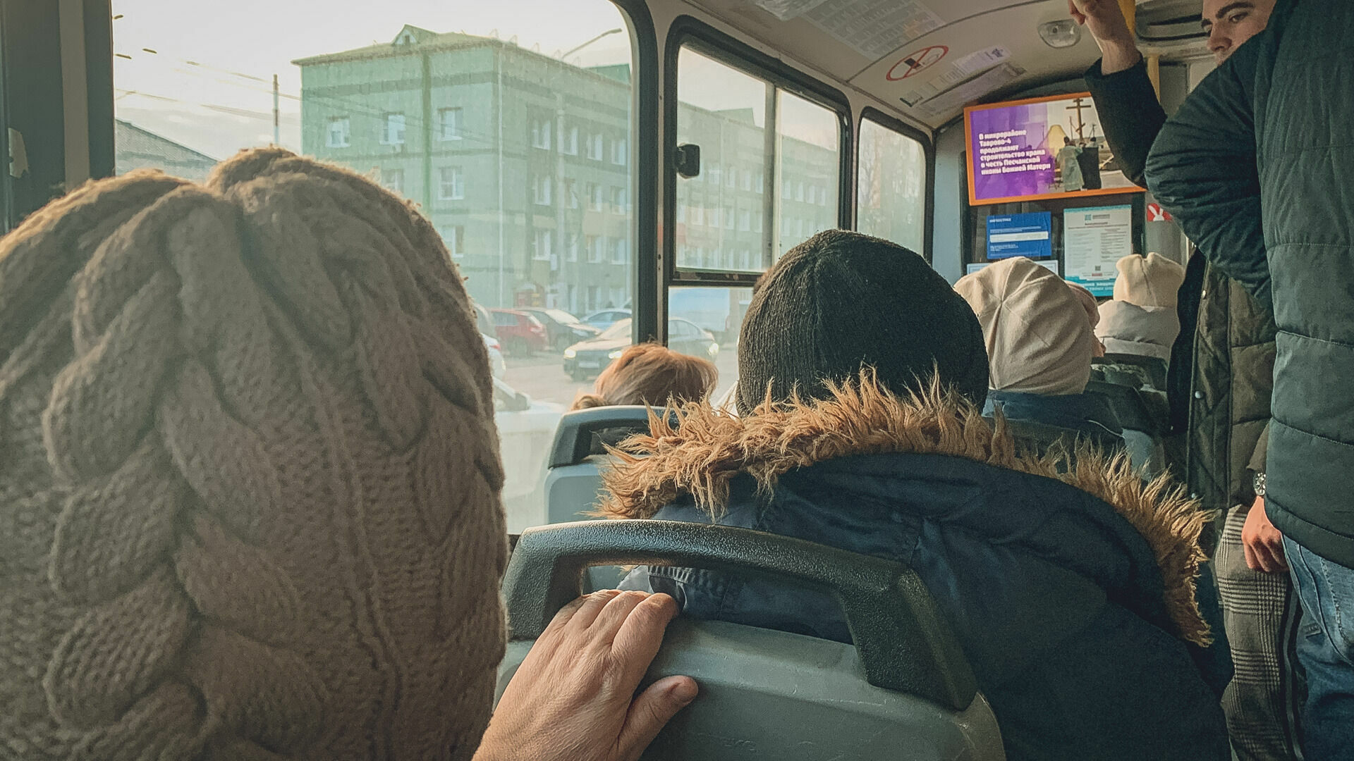 Жители Нижневартовска пожаловались на переполненные автобусы в час пик