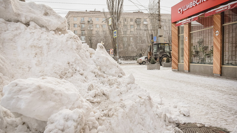 В Сургуте водители мешают убирать снег коммунальщикам