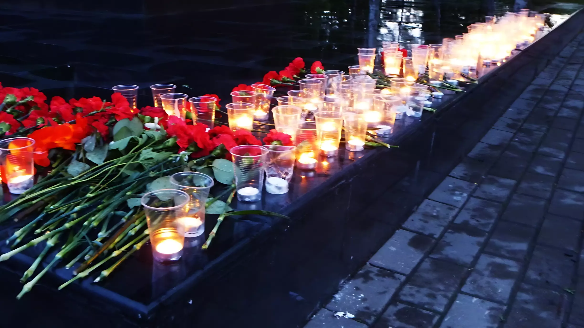 Сургутянина оштрафовали за дискредитацию ВС РФ у мемориала жертвам в «Крокусе»