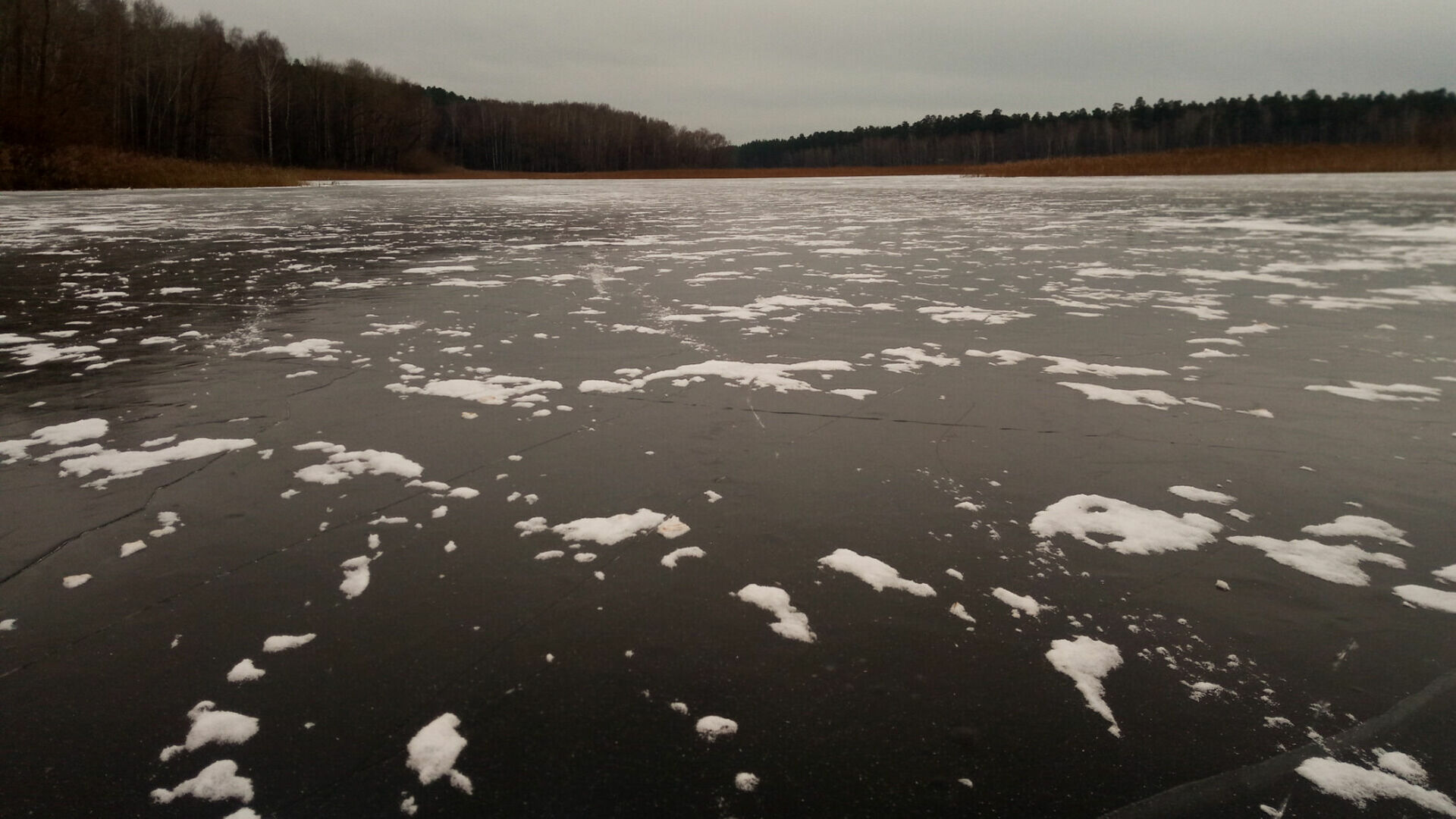Жителей Сургута просят избегать выхода на лед