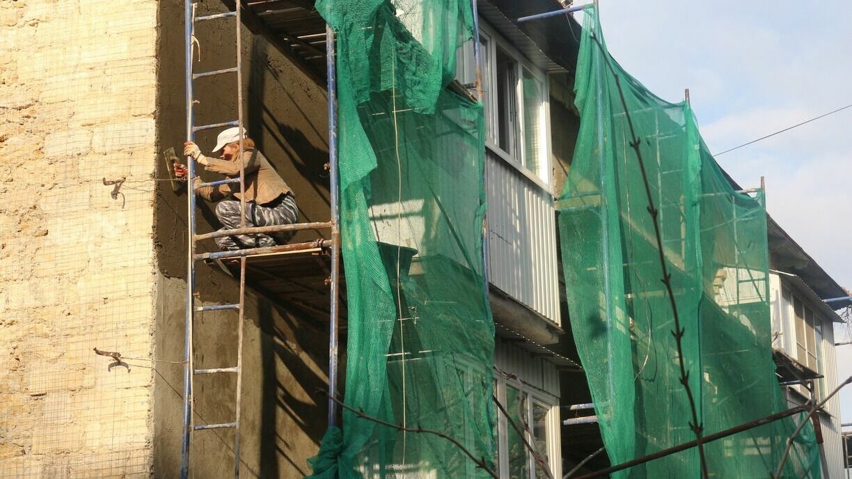 В ХМАО почти тысяча домов попали в программу капремонта