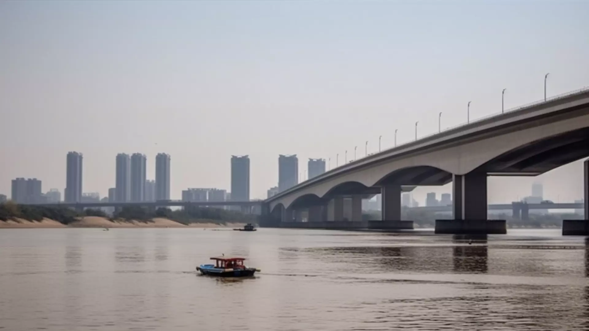 В Югре завершили ремонт моста через реку Обь в районе Сургута