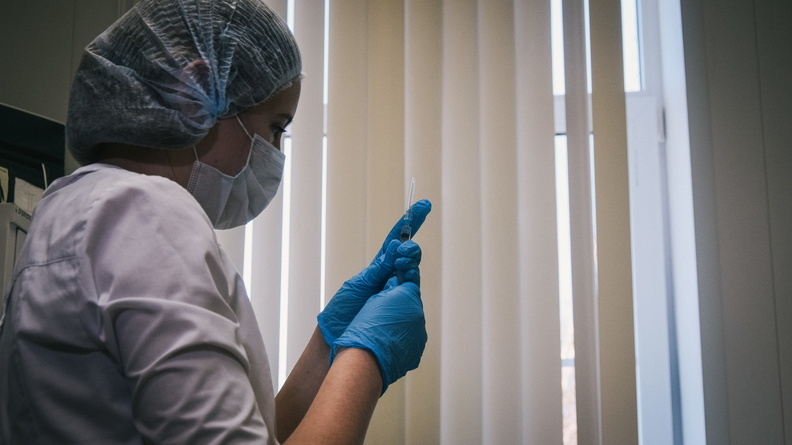 В Сургуте около 500 подростков сделали прививку от коронавируса