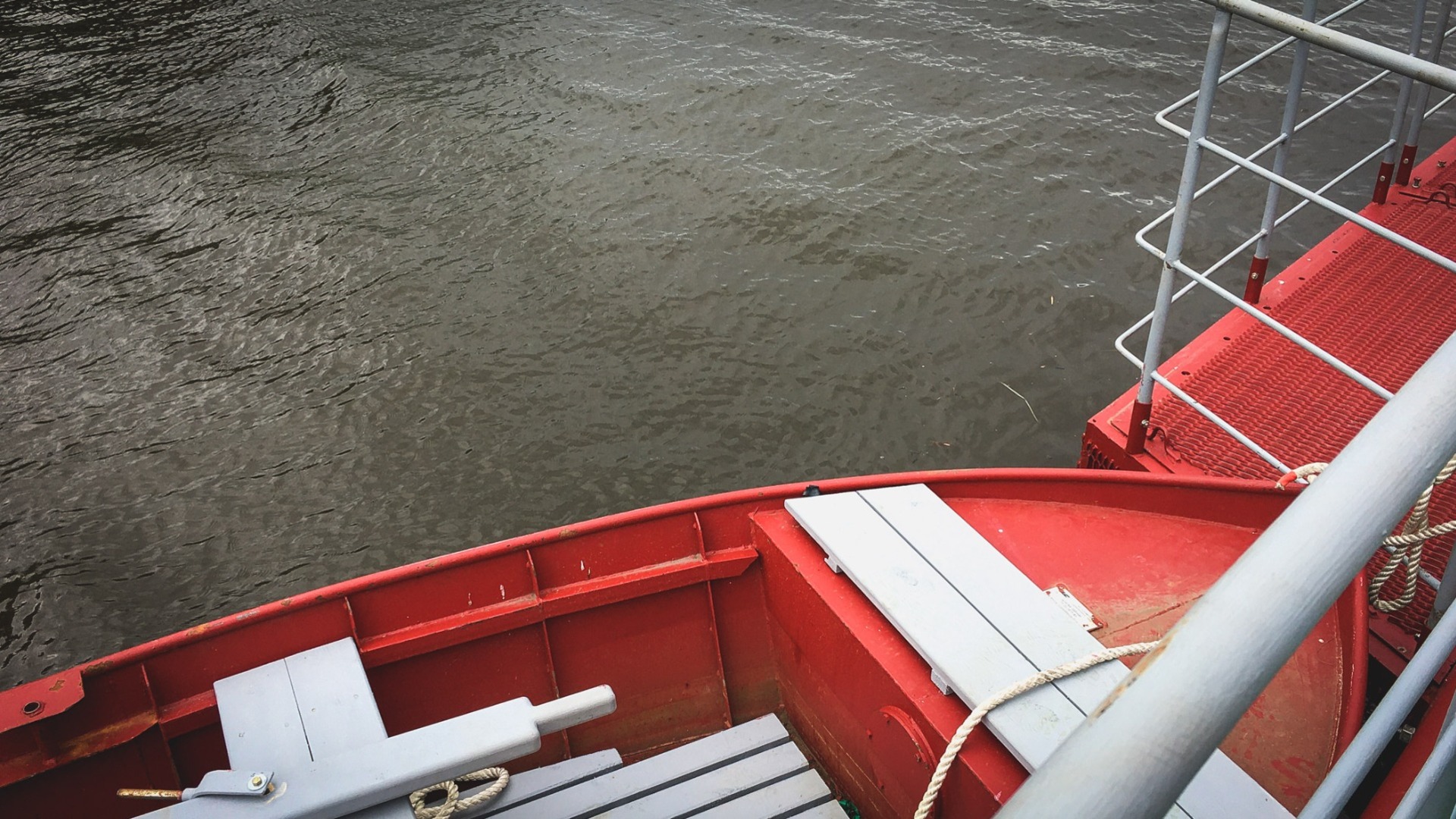Лодка перевернулась на реке в Сургутском районе, погиб один человек