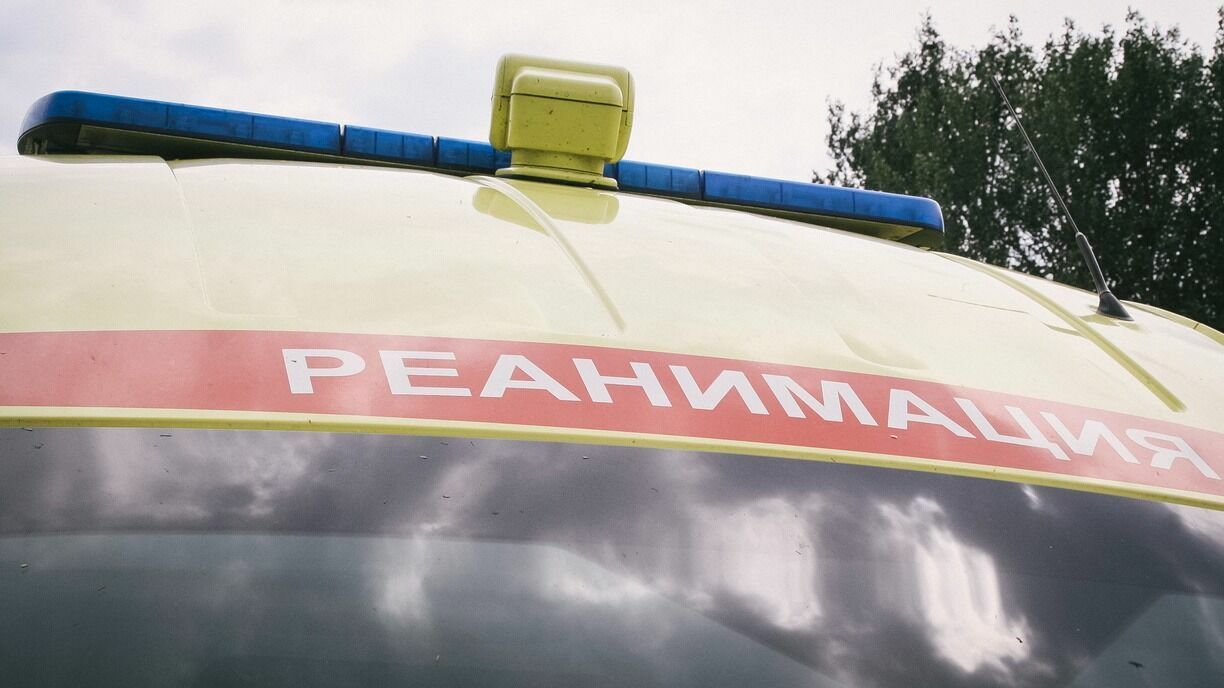 Автомобиль сбил со спины: в Сургуте жена ищет водителя, покалечившего ее мужа