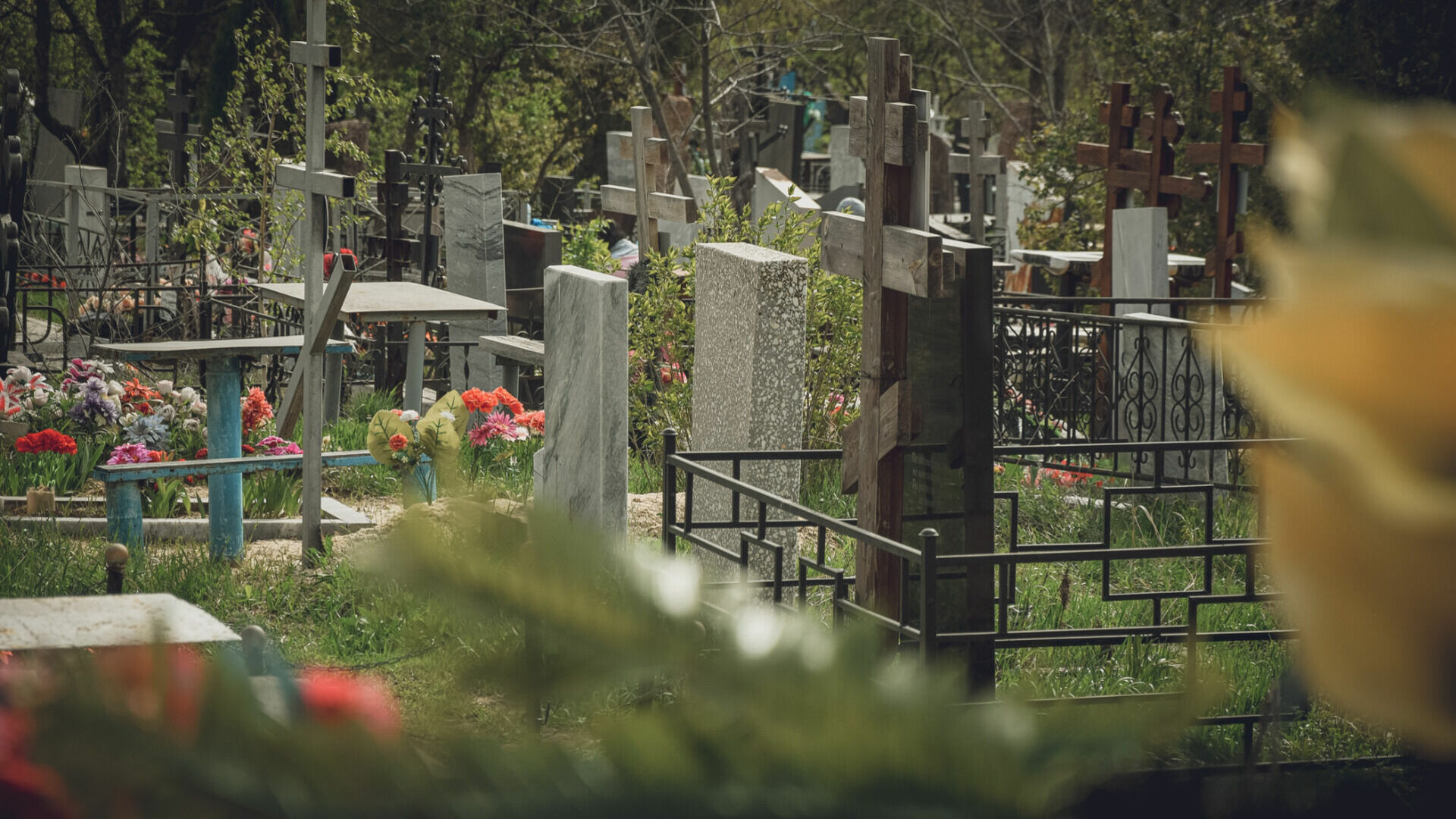 Мэр из ХМАО обещал расширить кладбище и построить тротуары
