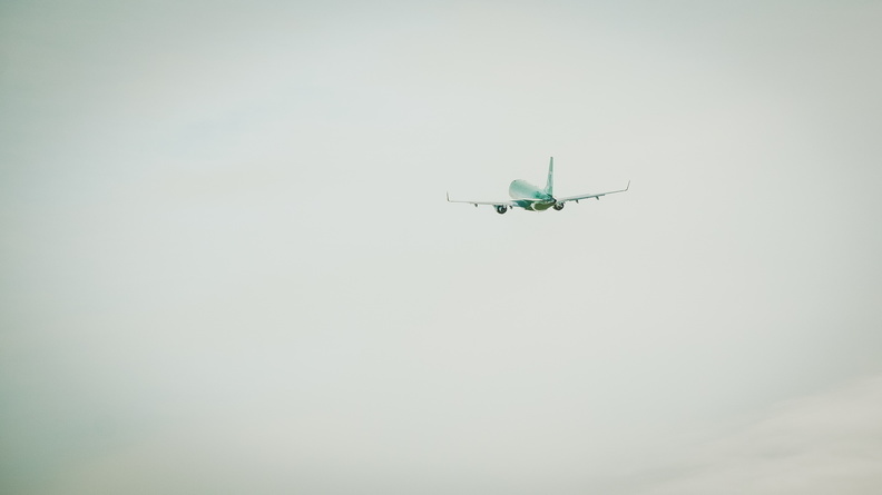 В ЯНАО самолет из-за непогоды совершил экстренную посадку