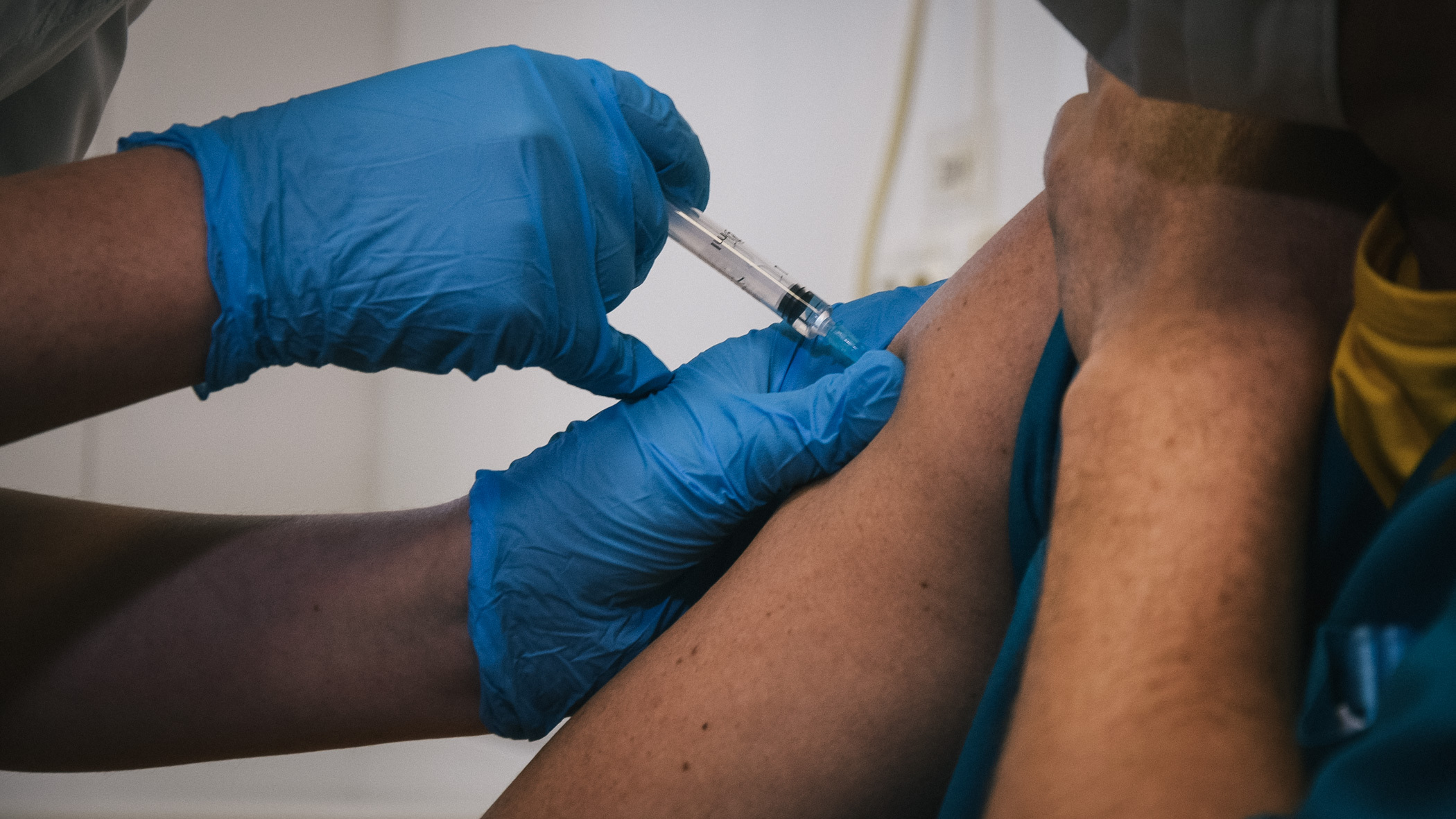 В депздраве ХМАО рассказали, планируют ли платно вакцинировать от коронавируса